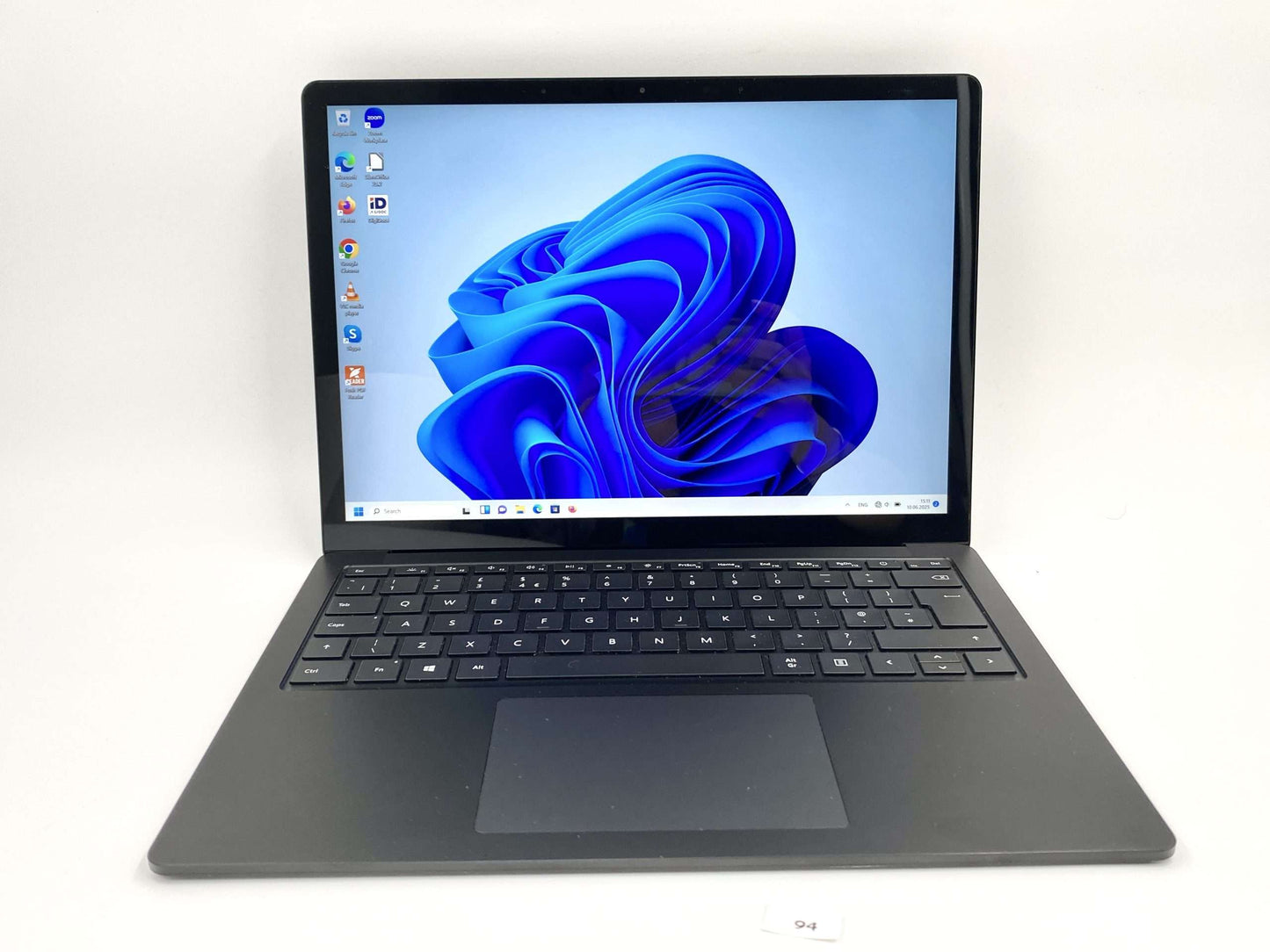 Microsoft Surface 1868 eestvaade – puuteekraan ja elegantne disain