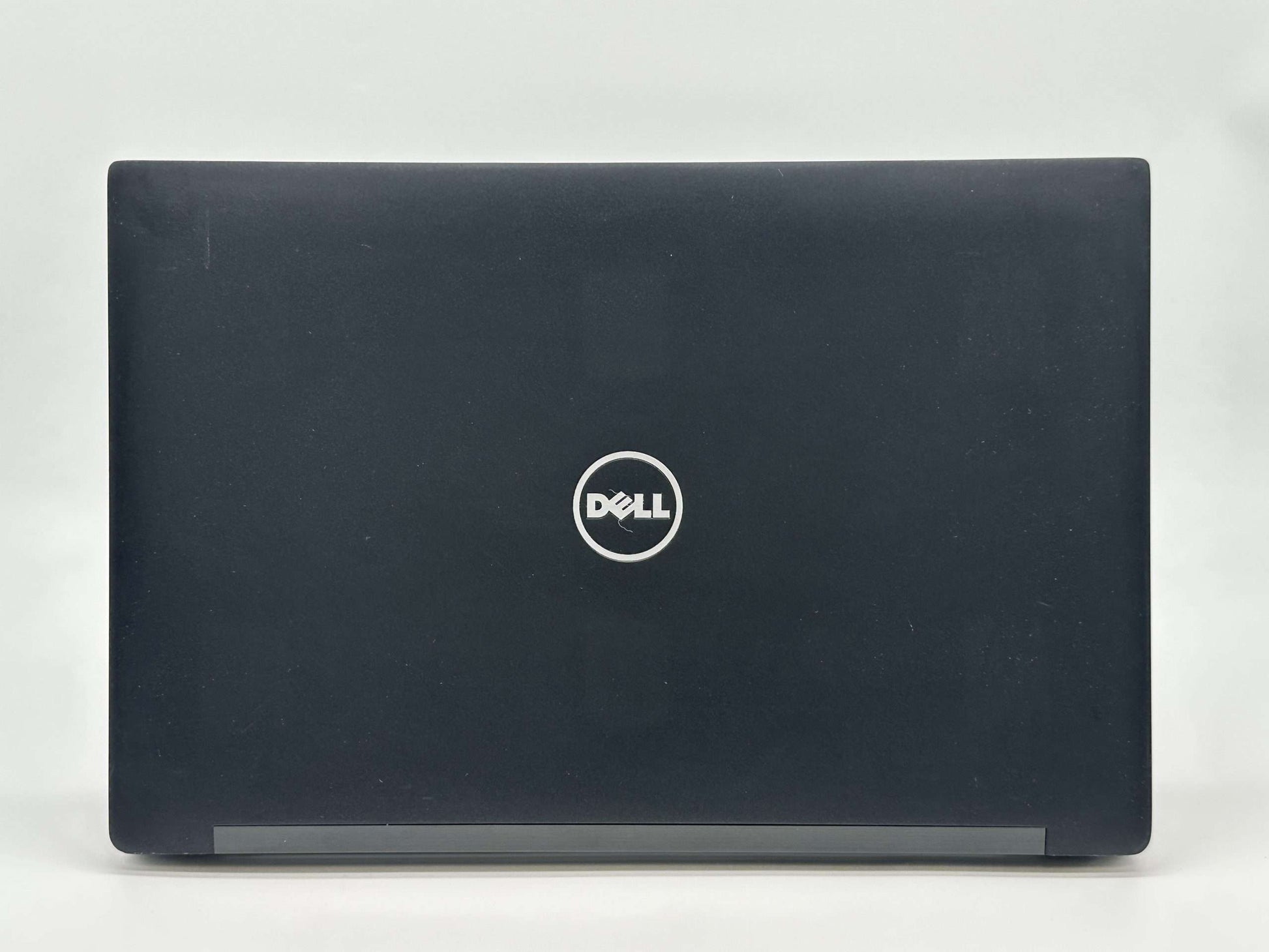 Dell Latitude 7480 sülearvuti eestvaade – äriklassi must disain
